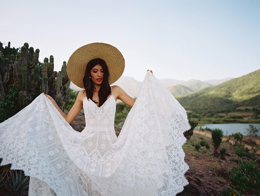 The-Bridal-House-allure-F148-Hollis-wedding-dress-close-front